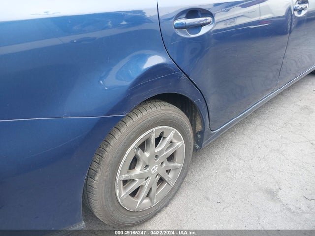 Toyota Prius V Three 2017 JTDZN3EU1HJ069503 Image 17