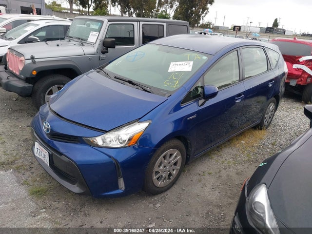 Toyota Prius V Three 2017 JTDZN3EU1HJ069503 Image 2