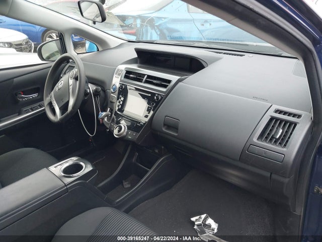 Toyota Prius V Three 2017 JTDZN3EU1HJ069503 Image 5