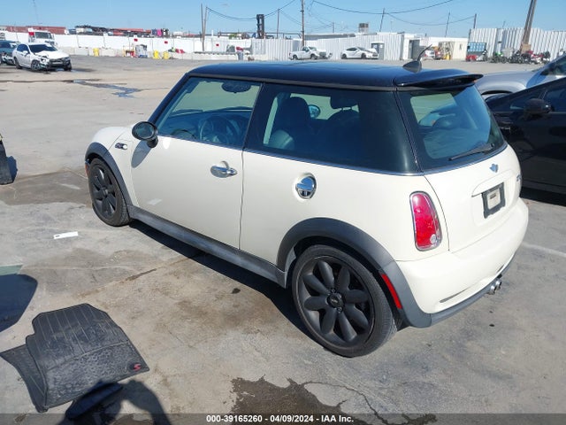 2006 MINI COOPER S WMWRE33576TJ40536 Photo 2