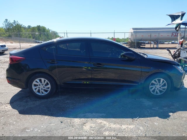 Hyundai ELANTRA SE 2019 5NPD74LFXKH411626 Image 13