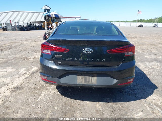 Hyundai ELANTRA SE 2019 5NPD74LFXKH411626 Image 16