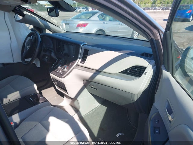 Toyota SIENNA LE 2020 5TDKZ3DC1LS048063 Image 5