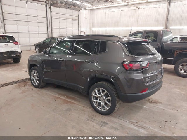 3C4NJDFB2NT109329 Jeep Compass Latitude Lux 4x4
