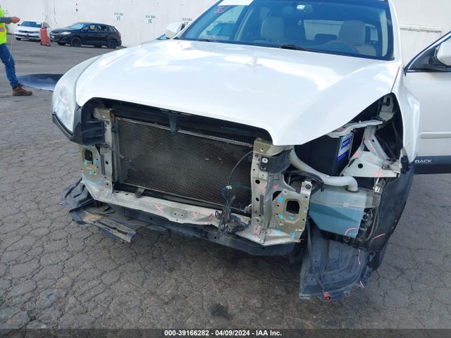 Subaru Outback 2.5i Limited 2014 4S4BRBLC4E3268471 Image 6