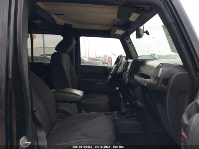 1C4HJWDG8EL190453 Jeep Wrangler Unlimited Sport