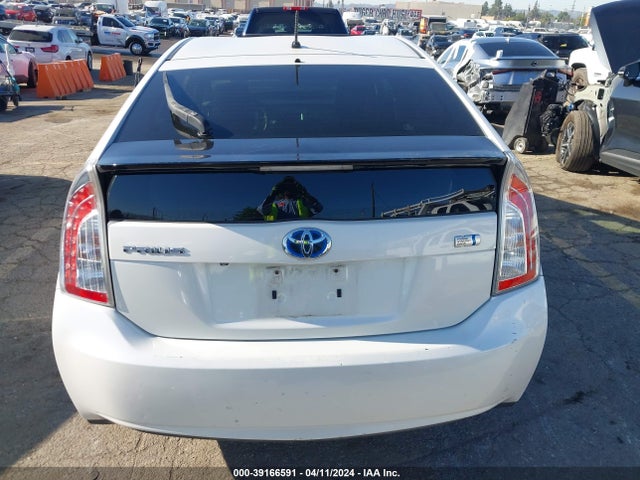 Toyota Prius Two 2015 JTDKN3DU8F1902603 Image 16