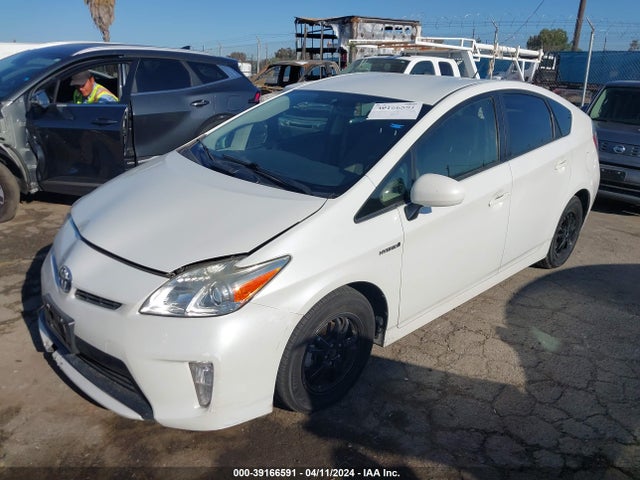 Toyota Prius Two 2015 JTDKN3DU8F1902603 Image 2