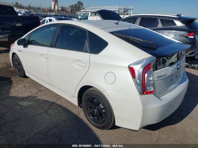 Toyota Prius Two 2015 JTDKN3DU8F1902603 Image 3