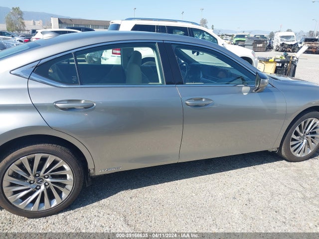 JTHB21B18K2026768 Lexus Es 300h Luxury
