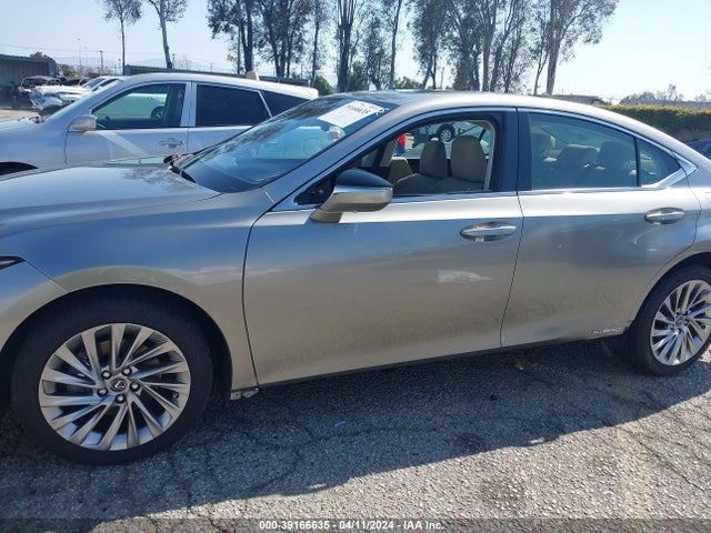 JTHB21B18K2026768 Lexus Es 300h Luxury