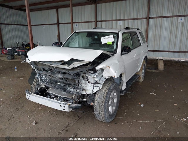 Toyota 4RUNNER SR5 2021 JTEMU5JR8M5941863 Image 2