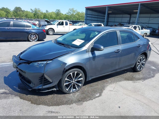 Toyota COROLLA SE 2018 5YFBURHE8JP827107 Image 2