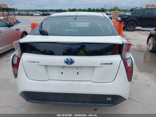 Toyota Prius Two 2016 JTDKBRFU1G3004942 Image 16