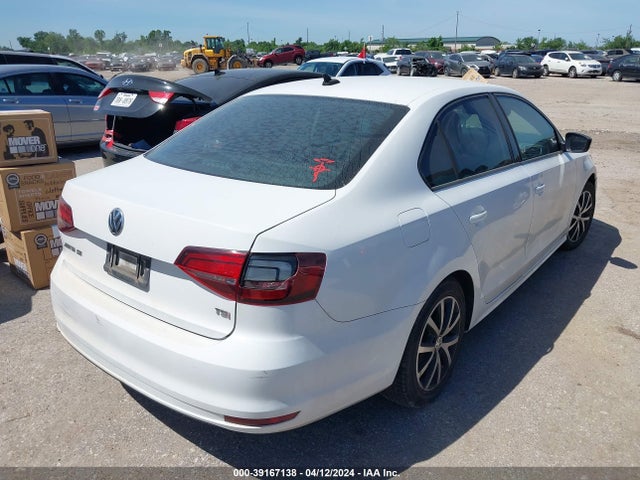 3VWD67AJ5GM375631 Volkswagen Jetta 1.4t Se