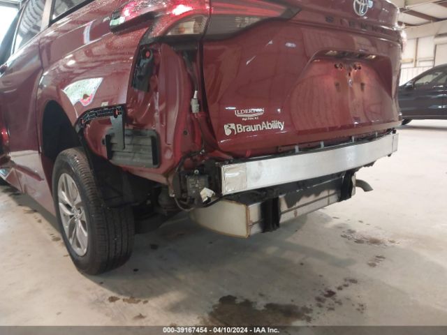5TDKRKEC1NS131729 Toyota SIENNA LE