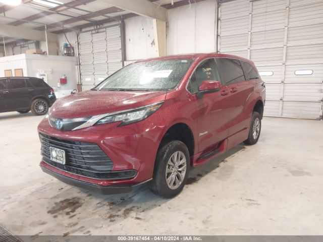 5TDKRKEC1NS131729 Toyota SIENNA LE