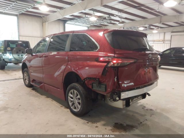 5TDKRKEC1NS131729 Toyota SIENNA LE