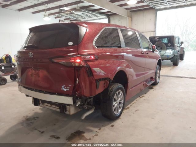 5TDKRKEC1NS131729 Toyota SIENNA LE