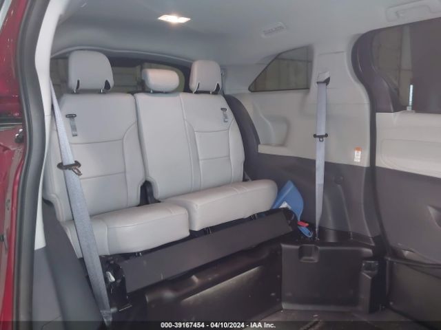 5TDKRKEC1NS131729 Toyota SIENNA LE