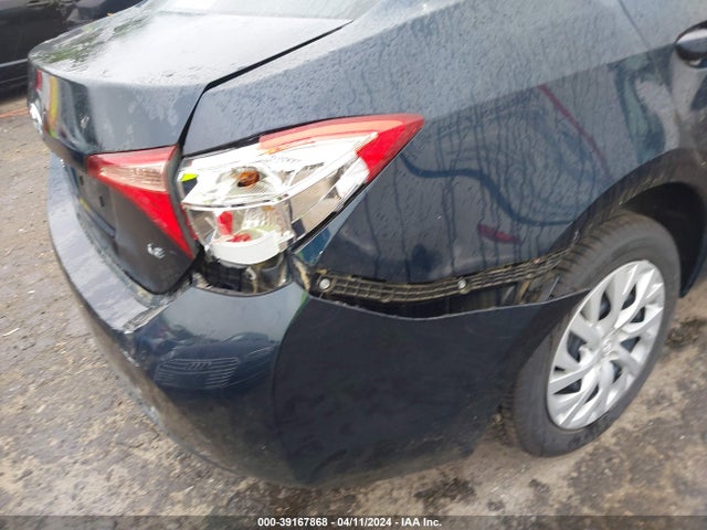 Toyota COROLLA LE 2018 5YFBURHE5JP763978 Image 17