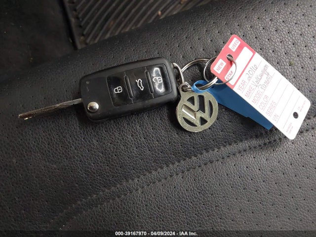 1VWBT7A36GC009261 Volkswagen Passat 1.8t Se