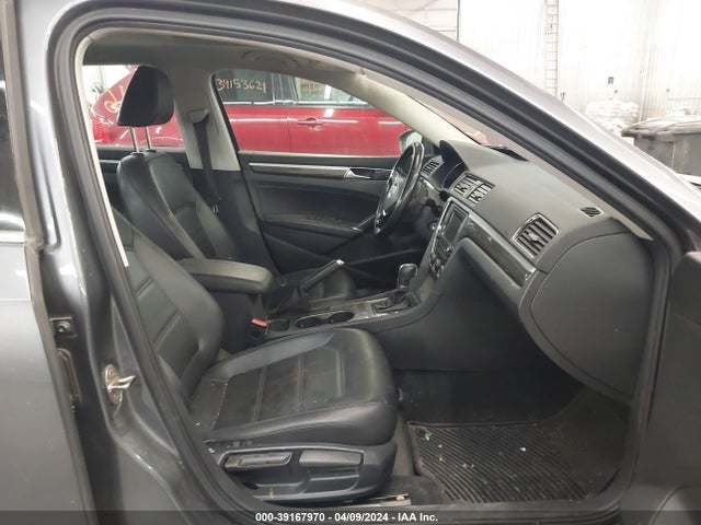 1VWBT7A36GC009261 Volkswagen Passat 1.8t Se