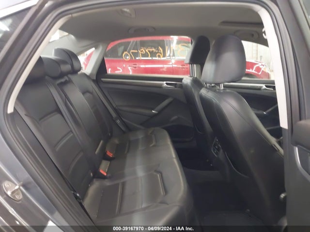 1VWBT7A36GC009261 Volkswagen Passat 1.8t Se