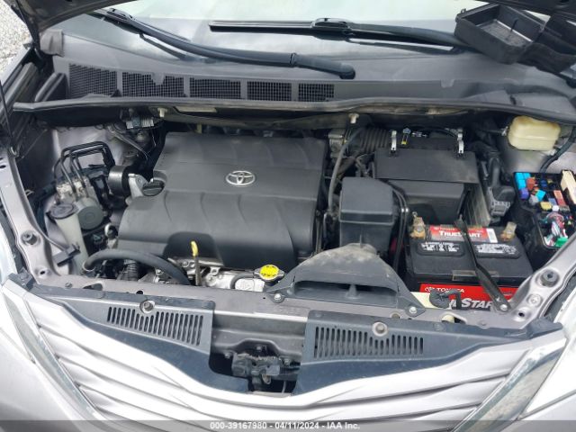 5TDYK3DC9GS740043 Toyota Sienna Xle 8 Passenger