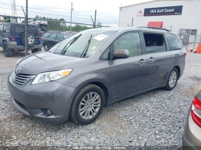 5TDYK3DC9GS740043 Toyota Sienna Xle 8 Passenger