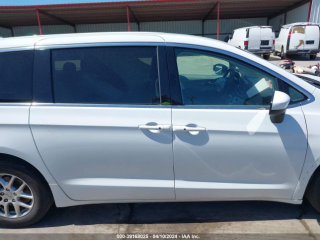 2C4RC1CG7NR219001 Chrysler Voyager Lx