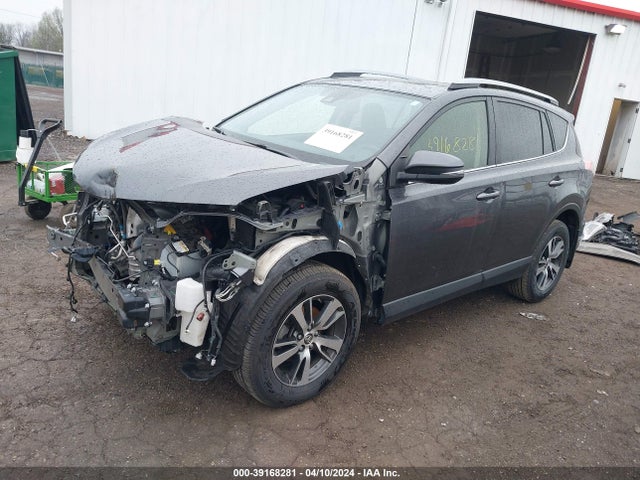 Toyota Rav4 Xle 2018 JTMWFREV4JJ732435 Image 2