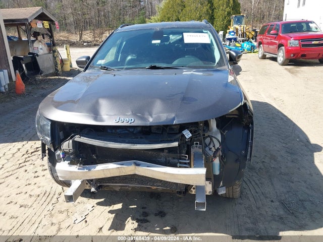 3C4NJDBBXJT354864 Jeep Compass Latitude 4x4