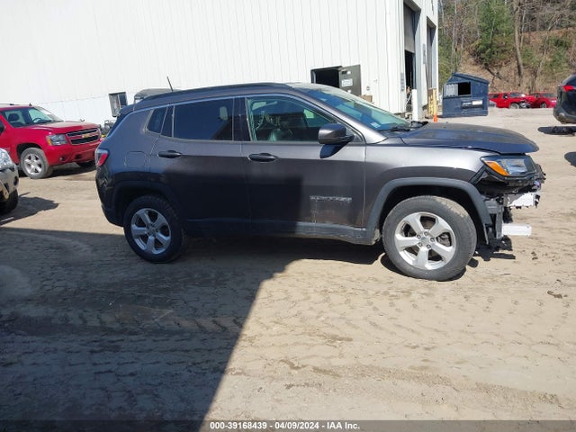3C4NJDBBXJT354864 Jeep Compass Latitude 4x4