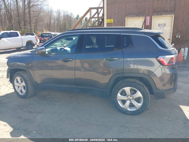 3C4NJDBBXJT354864 Jeep Compass Latitude 4x4