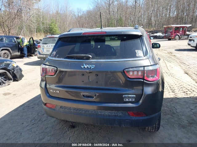 3C4NJDBBXJT354864 Jeep Compass Latitude 4x4