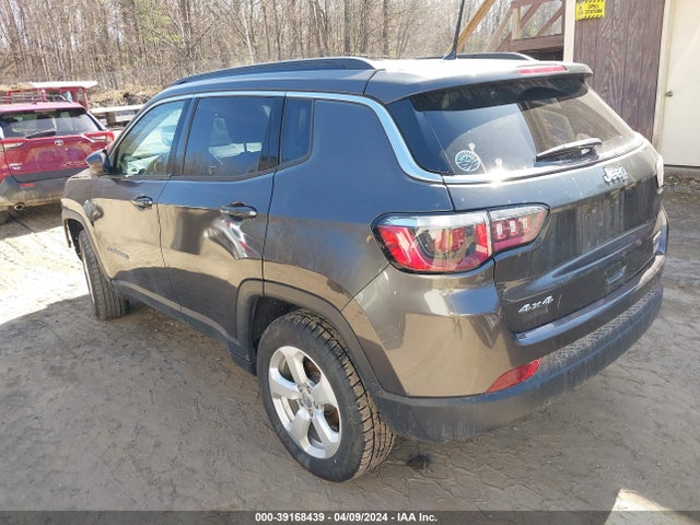 3C4NJDBBXJT354864 Jeep Compass Latitude 4x4