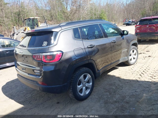 3C4NJDBBXJT354864 Jeep Compass Latitude 4x4