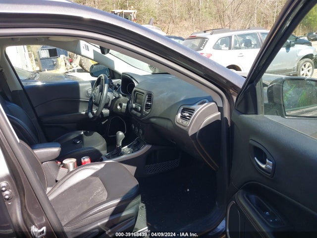 3C4NJDBBXJT354864 Jeep Compass Latitude 4x4