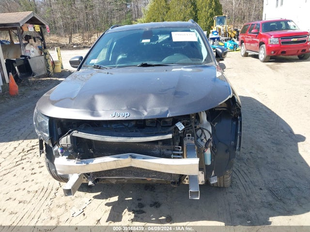 3C4NJDBBXJT354864 Jeep Compass Latitude 4x4
