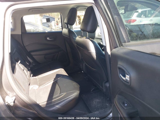 3C4NJDBBXJT354864 Jeep Compass Latitude 4x4