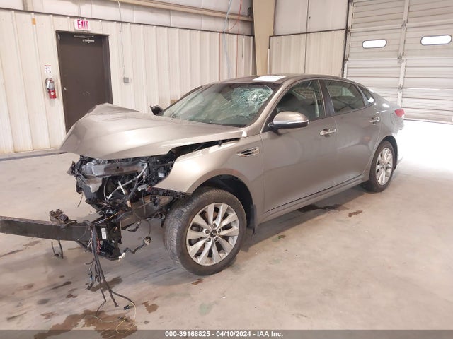 KIA Optima Lx 2018 5XXGT4L33JG267409 Image 2
