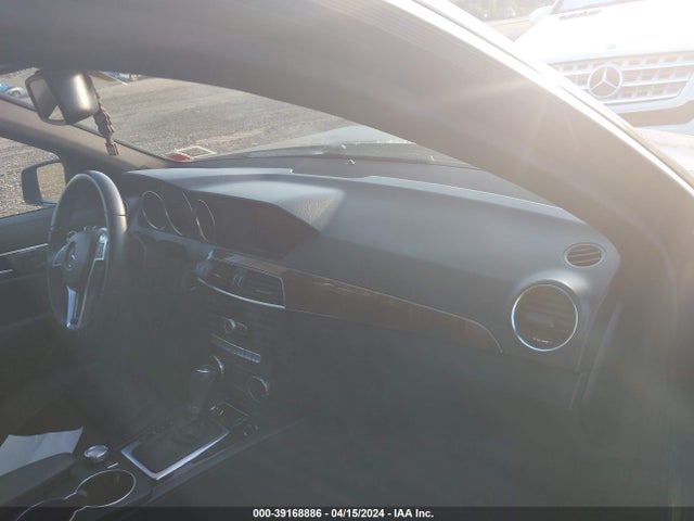 WDDGF8AB0EA952452 Mercedes-Benz C 300 Luxury 4matic/sport 4matic