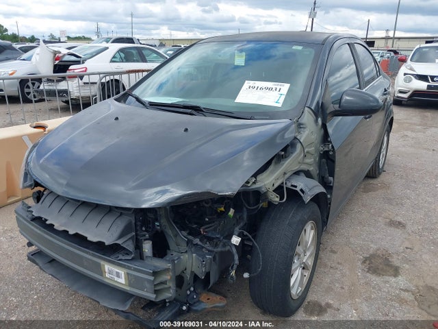 Chevrolet Sonic Lt Auto 2018 1G1JD5SH2J4103688 Image 2