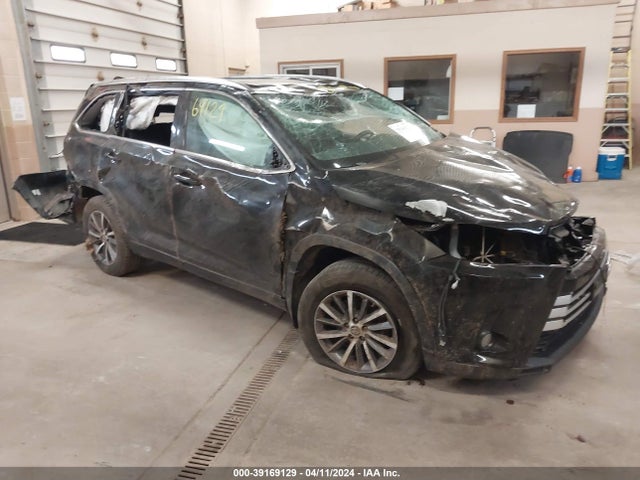 Toyota Highlander Xle 2017 5TDJZRFH2HS437664 Image 1
