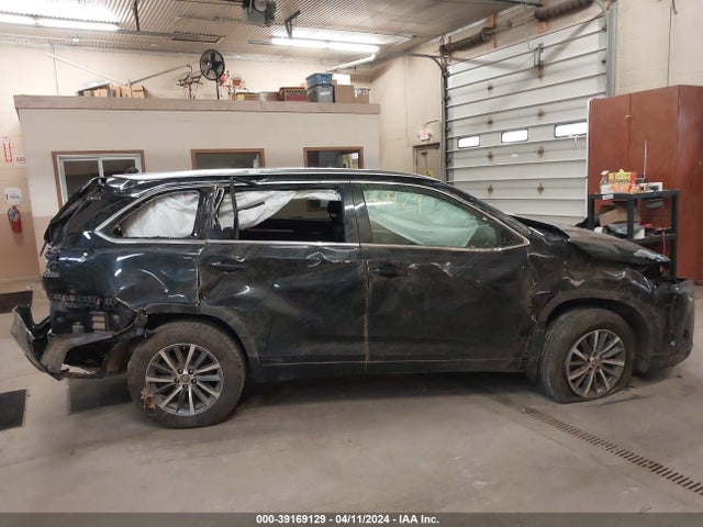 Toyota Highlander Xle 2017 5TDJZRFH2HS437664 Image 13