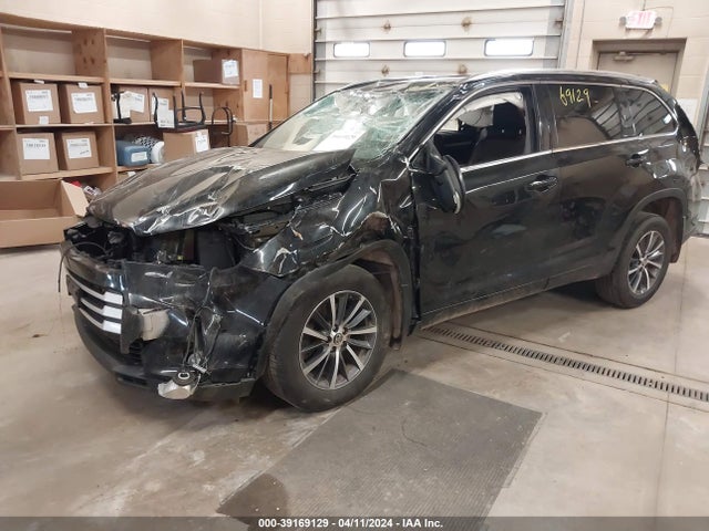 Toyota Highlander Xle 2017 5TDJZRFH2HS437664 Image 2