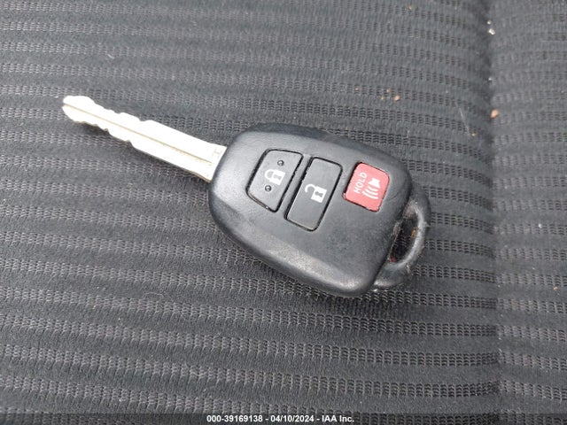 Toyota RAV4 LE 2016 JTMZFREV2GJ074152 Image 11