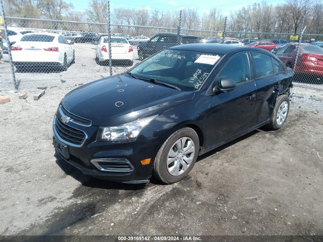 Chevrolet Cruze Ls Auto 2015 1G1PA5SH5F7111020 Image 2