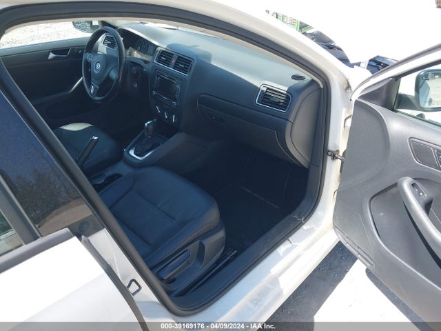 2011 Volkswagen Jetta 2.5l Se მანქანა იყიდება აუქციონზე, vin: 3VWDZ7AJ4BM384045, აუქციონის ნომერი: 39169176